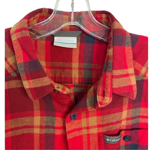 Columbia red flannel size M. EUC D-17 - Picture 2 of 4